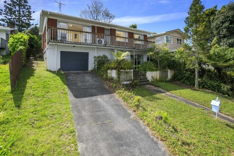 Photo of property in 7 Heather Place, Sunnynook, Auckland, 0620