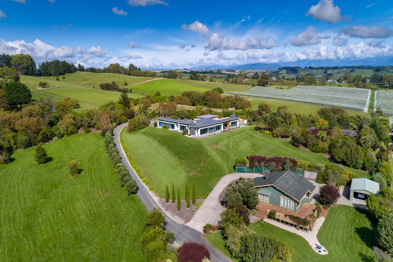 Photo of property in 40 Cliff Road, Tasman, Upper Moutere, 7173