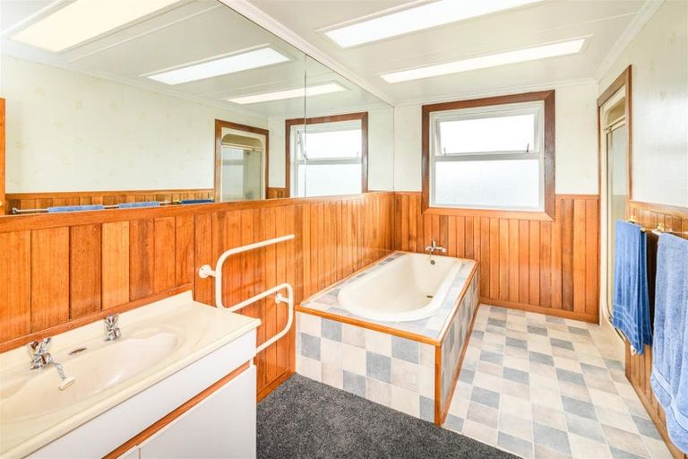 Photo of property in 201 Bridge Street, Bulls, 4818