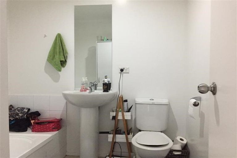 Photo of property in 5/4 Keeling Road, Henderson, Auckland, 0612