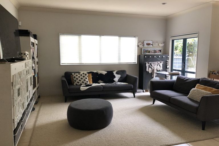 Photo of property in 1/5 Carole Crescent, Pakuranga, Auckland, 2010