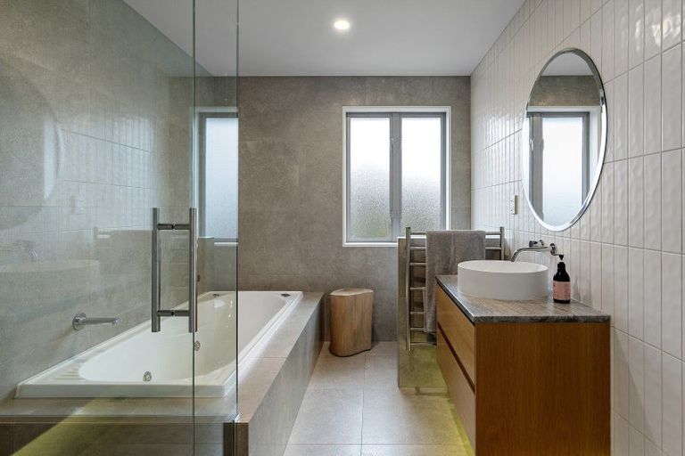 Photo of property in 133b Memorial Avenue, Burnside, Christchurch, 8053