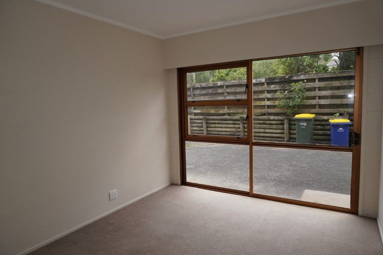 Photo of property in 2/27 Knightsbridge Drive, Forrest Hill, Auckland, 0620