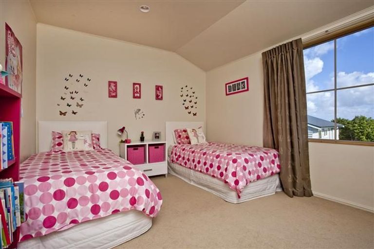 Photo of property in 2/190 East Coast Road, Forrest Hill, Auckland, 0620