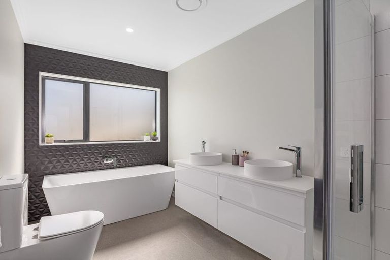 Photo of property in 11 Wilson Way, Waikanae, 5036