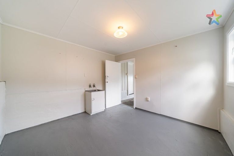 Photo of property in 231 Dowse Drive, Maungaraki, Lower Hutt, 5010