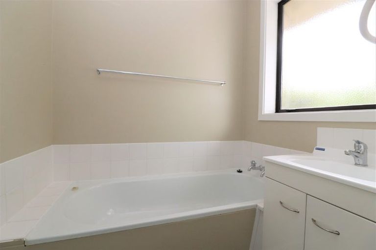 Photo of property in 52 Woolley Street, Avondale, Christchurch, 8061