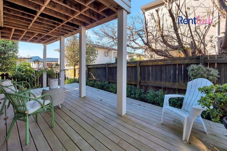 Photo of property in 20 Seaview Road, Otumoetai, Tauranga, 3110