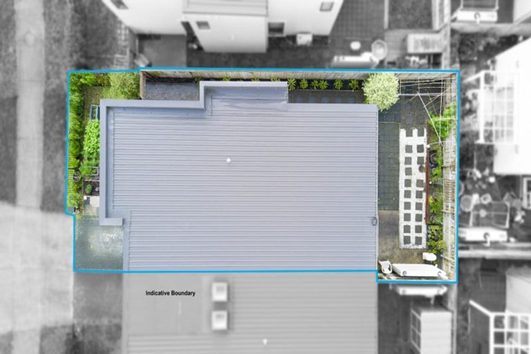 Photo of property in 16 Waimoana Close, Massey, Auckland, 0614