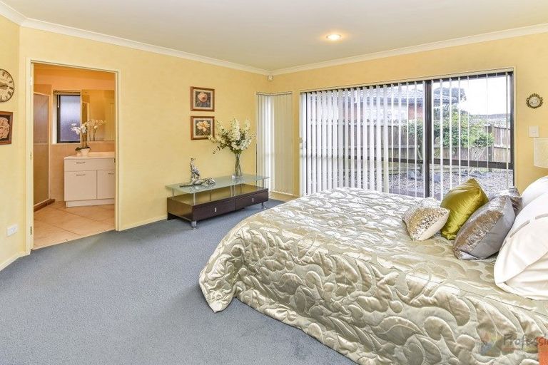 Photo of property in 30 Norm Pellow Drive, Manurewa, Auckland, 2105