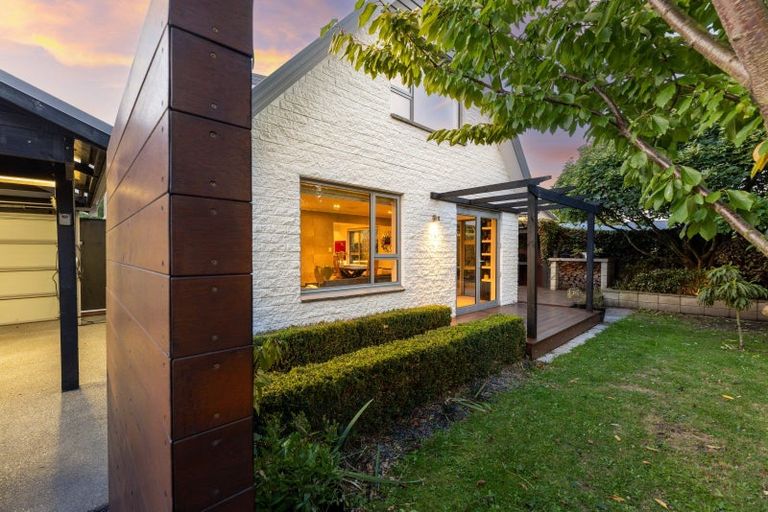 Photo of property in 2/52 Crofton Road, Harewood, Christchurch, 8051