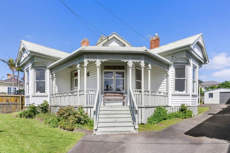 Photo of property in 1 Grahame Street, Devonport, Auckland, 0624