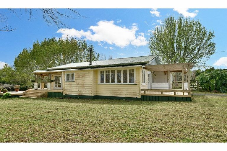 Photo of property in 2882 Kaipara Coast Highway, Glorit, Warkworth, 0984