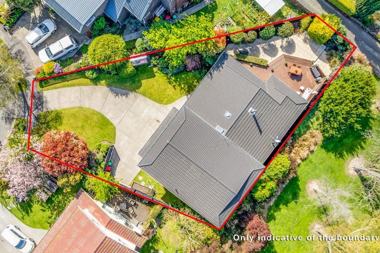 Photo of property in 42 Camberwell Place, Avonhead, Christchurch, 8042