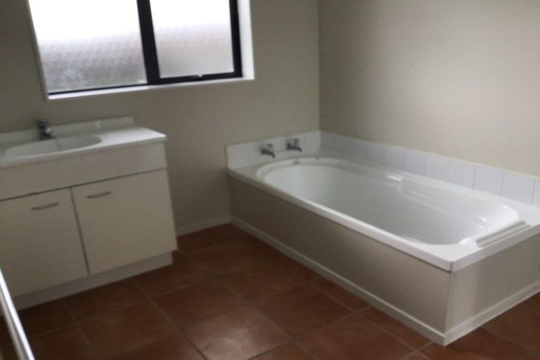 Photo of property in 1 Dole Place, Mangere, Auckland, 2022