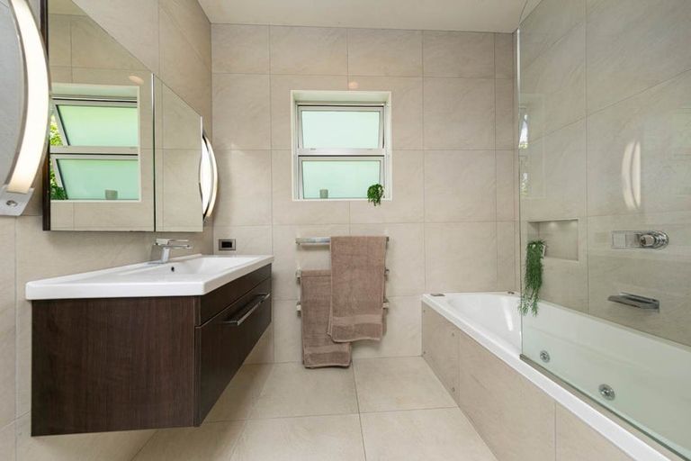 Photo of property in 51 Churchouse Road, Greenhithe, Auckland, 0632