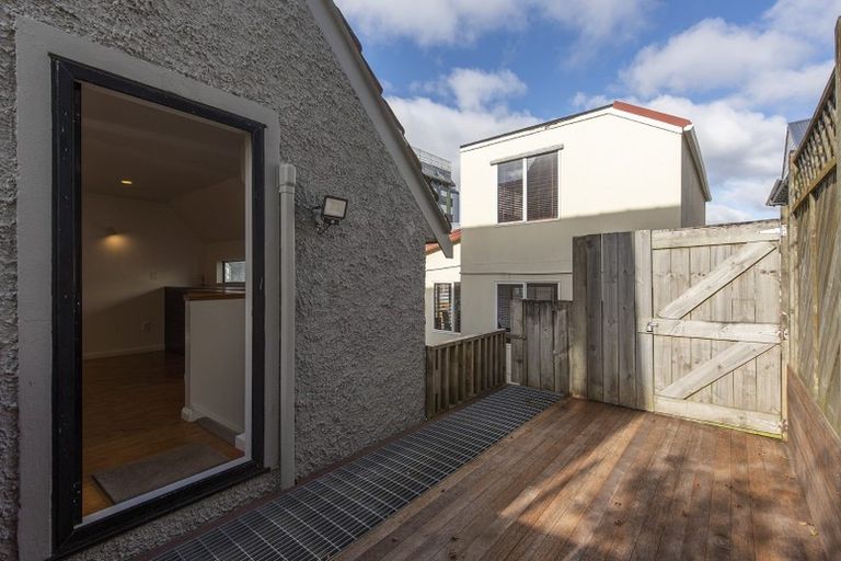 Photo of property in 3/2 Macdonald Crescent, Te Aro, Wellington, 6011