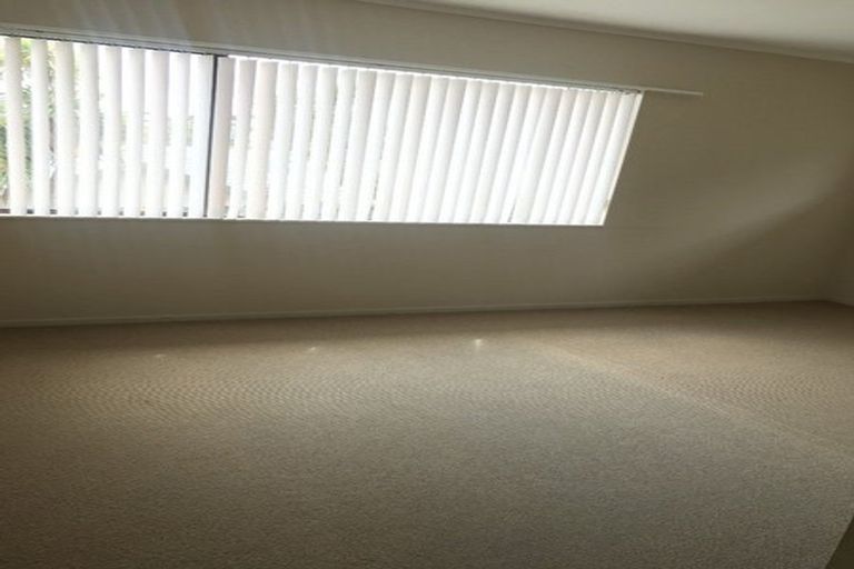 Photo of property in 1/1 Bass Street, West Harbour, Auckland, 0618