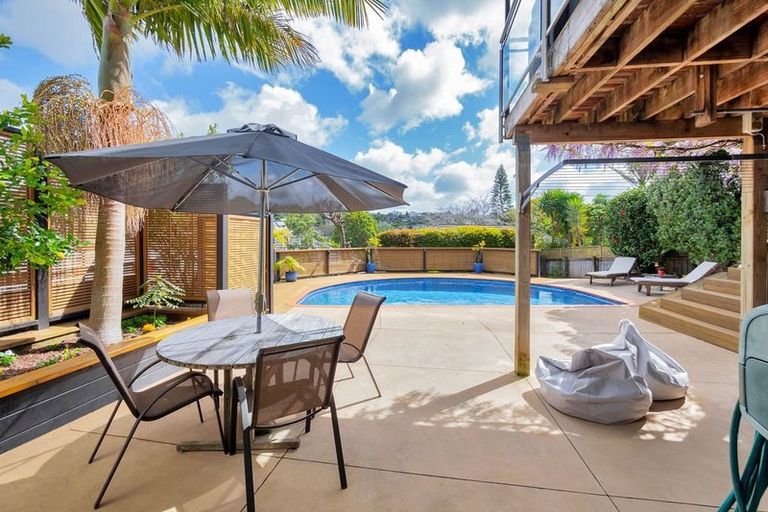 Photo of property in 41 Mayfair Crescent, Mairangi Bay, Auckland, 0630