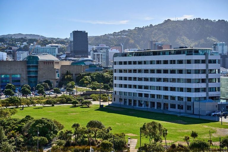 Photo of property in 63 Roxburgh Street, Mount Victoria, Wellington, 6011