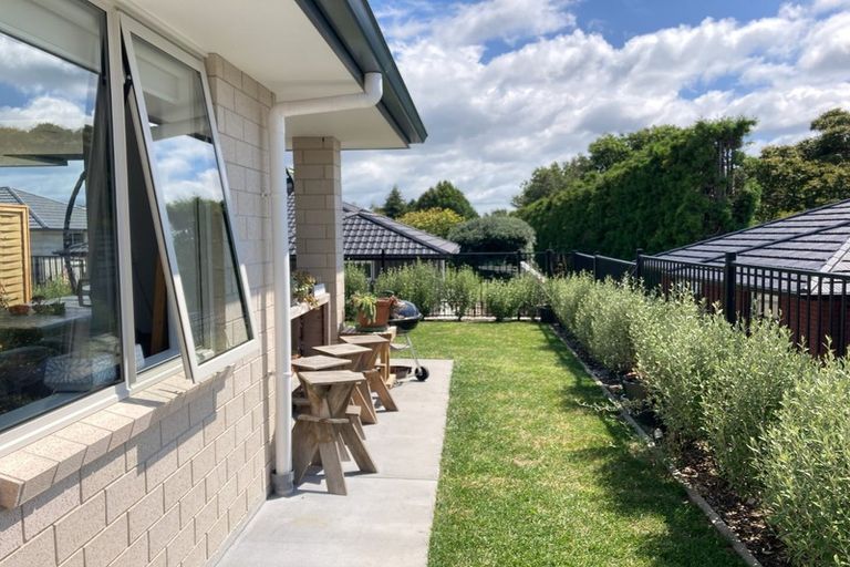 Photo of property in 6 Tangata Way, Omokoroa, 3114