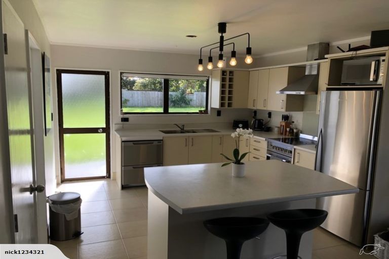 Photo of property in 2 Millen Place, Clarks Beach, 2122