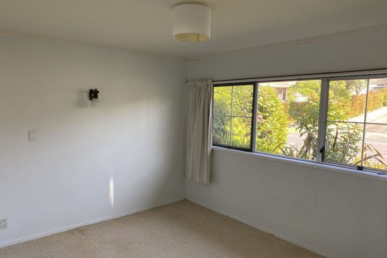 Photo of property in 98 Chelsea View Drive, Chatswood, Auckland, 0626