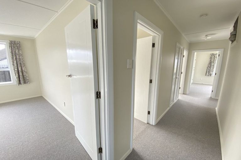 Photo of property in 2/3 Gregory Avenue, Islington, Christchurch, 8042