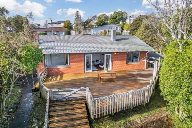 Photo of property in 10 Vista Crescent, Maoribank, Upper Hutt, 5018