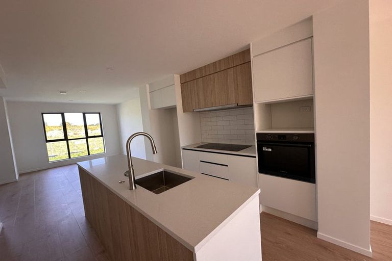 Photo of property in 9 Rakau Road, Hobsonville, Auckland, 0618