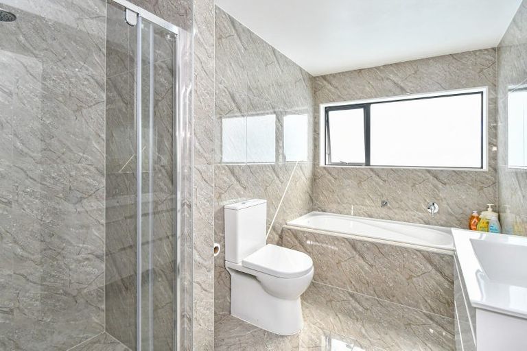 Photo of property in 10 Tapuwae Way, Mangere Bridge, Auckland, 2022