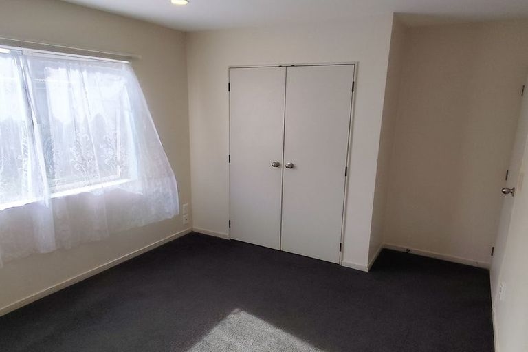 Photo of property in 8 Durham Street, Te Atatu Peninsula, Auckland, 0610