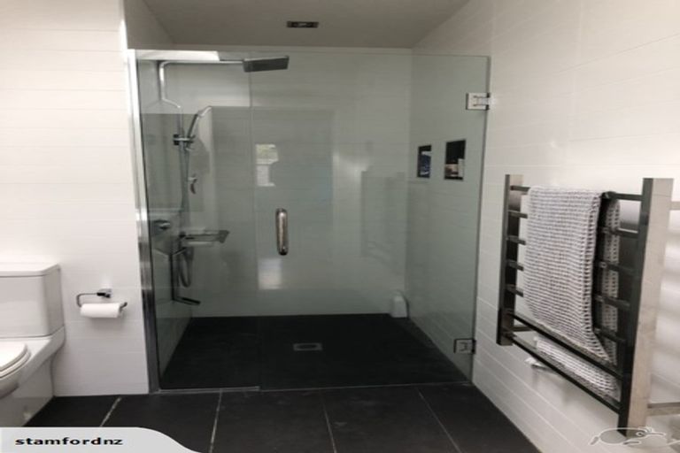 Photo of property in 46 Taupo Street, Green Bay, Auckland, 0604