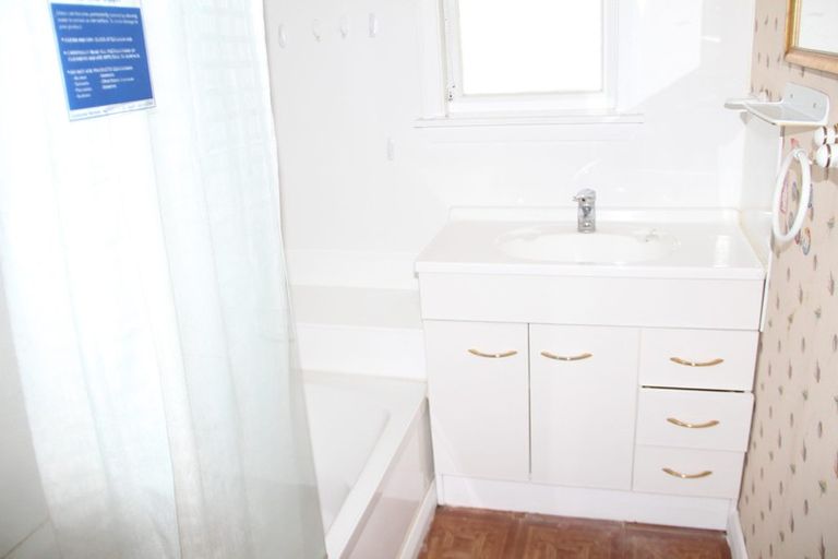 Photo of property in 8 Aberdeen Avenue, Takaro, Palmerston North, 4412