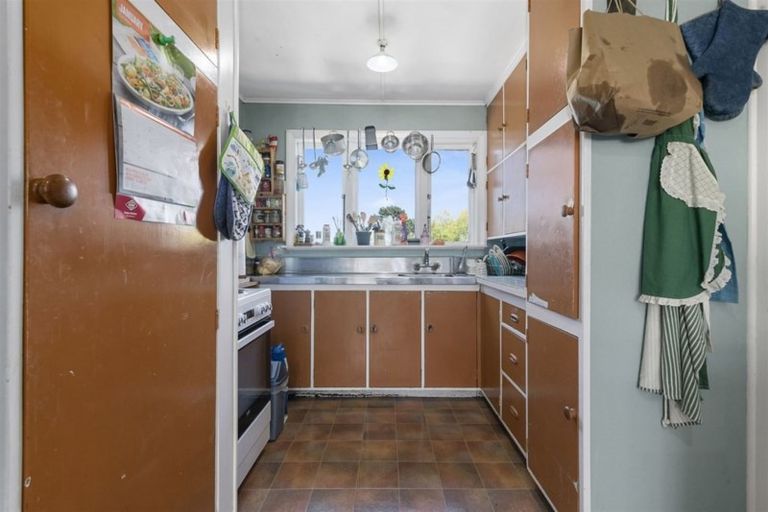 Photo of property in 18 Cornwall Crescent, Cannons Creek, Porirua, 5024