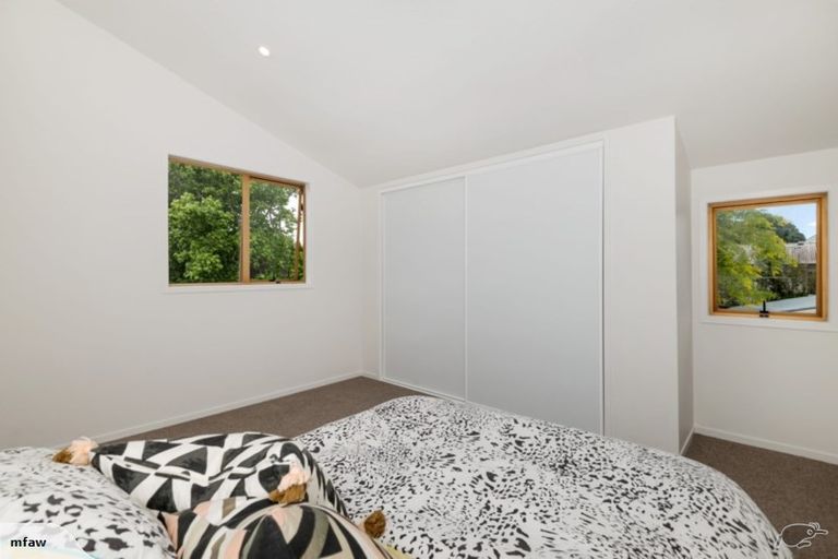 Photo of property in 2/5 Eversleigh Road, Belmont, Auckland, 0622