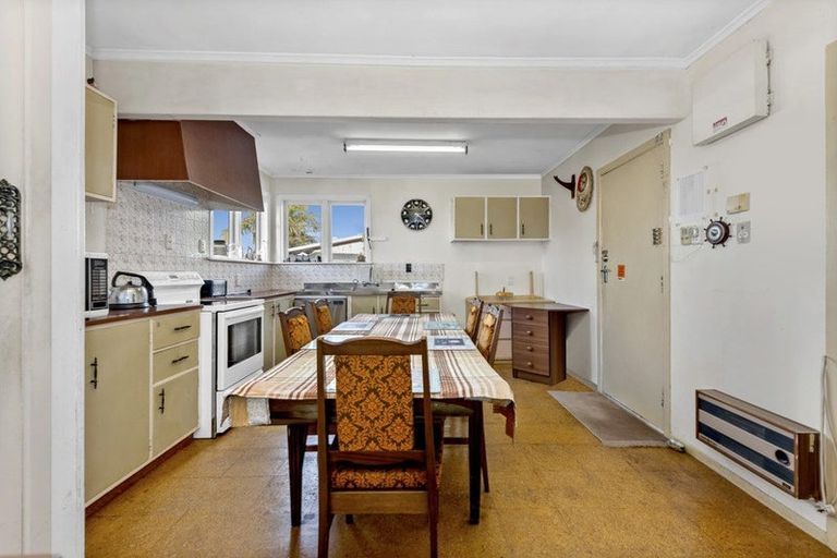 Photo of property in 24 Tiraumea Drive, Pakuranga, Auckland, 2010