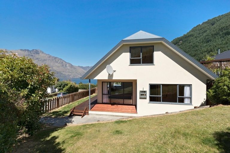 Photo of property in 2a Wye Place, Fernhill, Queenstown, 9300