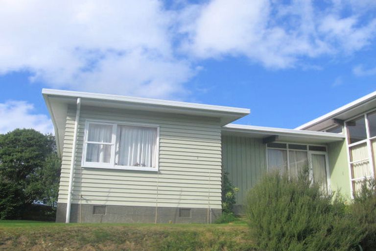 Photo of property in 9 Pekanga Road, Normandale, Lower Hutt, 5010