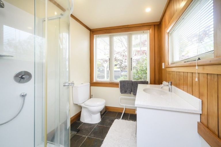 Photo of property in 16 Manapouri Crescent, Hokowhitu, Palmerston North, 4410