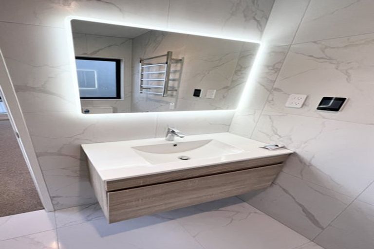 Photo of property in 6 Pohewa Road, Silverdale, 0932