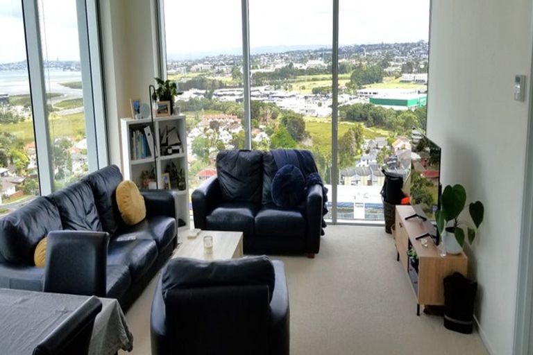 Photo of property in Sentinel Apartments, 1102/3 Northcroft Street, Takapuna, Auckland, 0622