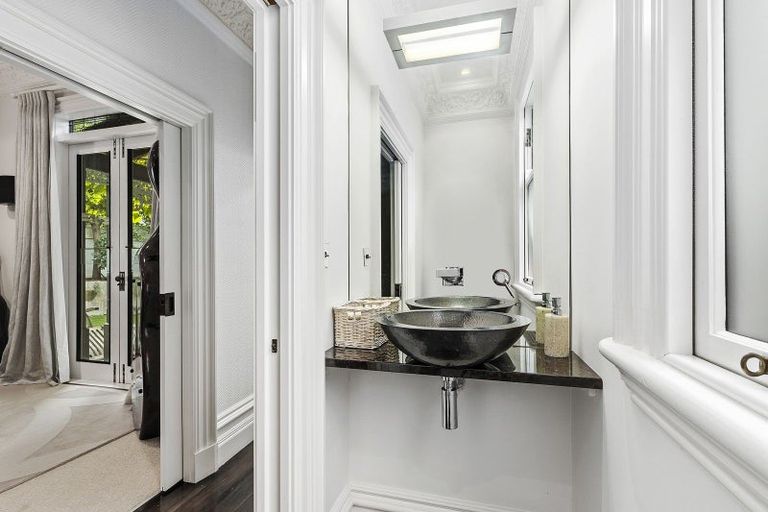 Photo of property in 25 Brougham Street, Mount Victoria, Wellington, 6011