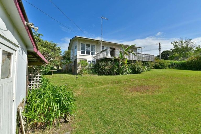 Photo of property in 34 De Luen Avenue, Tindalls Beach, Whangaparaoa, 0930