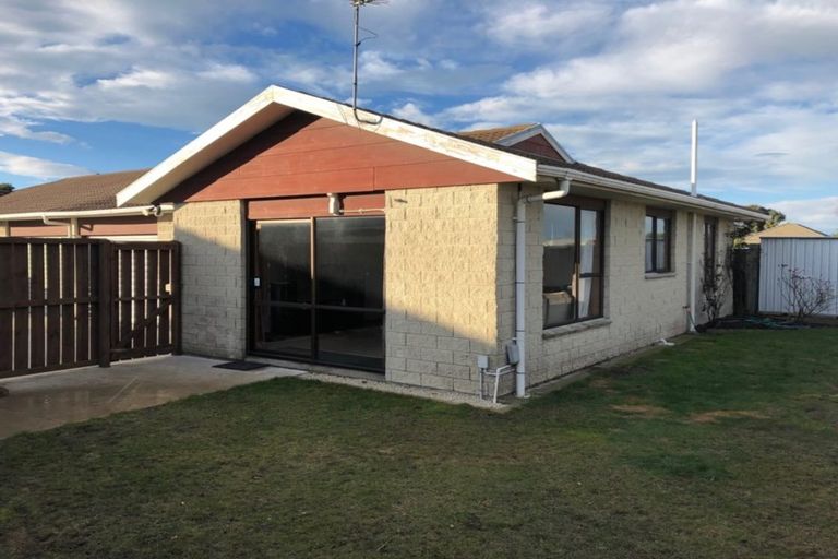 Photo of property in 2/5 Pegasus Avenue, North New Brighton, Christchurch, 8083