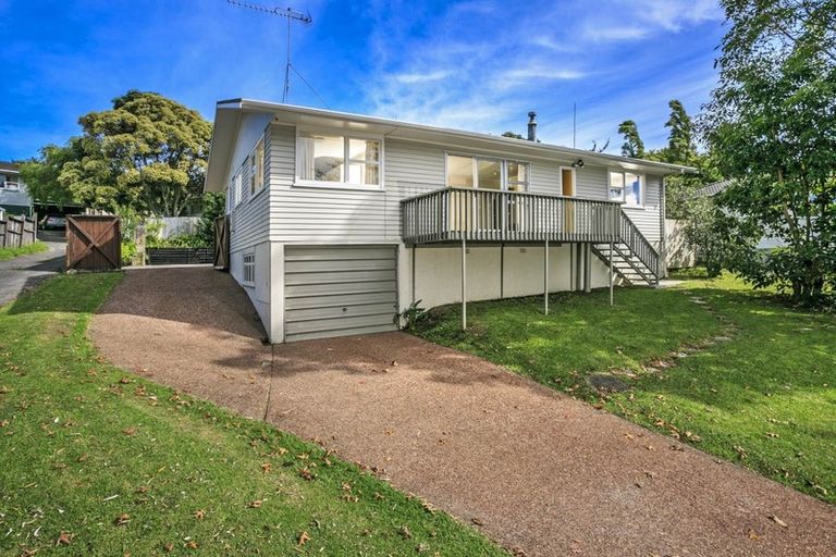 Photo of property in 7 Tahu Crescent, Sunnynook, Auckland, 0620