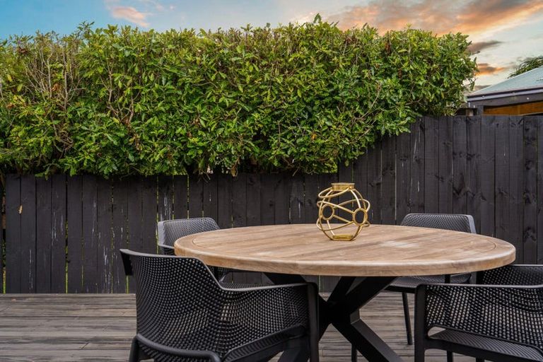 Photo of property in 1/99 Henderson Valley Road, Henderson, Auckland, 0612