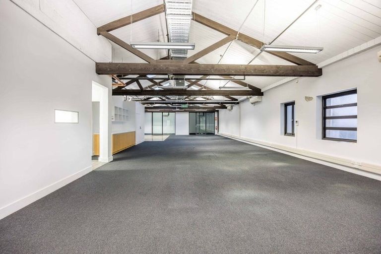Photo of property in 44a Queen Street, Northcote Point, Auckland, 0627