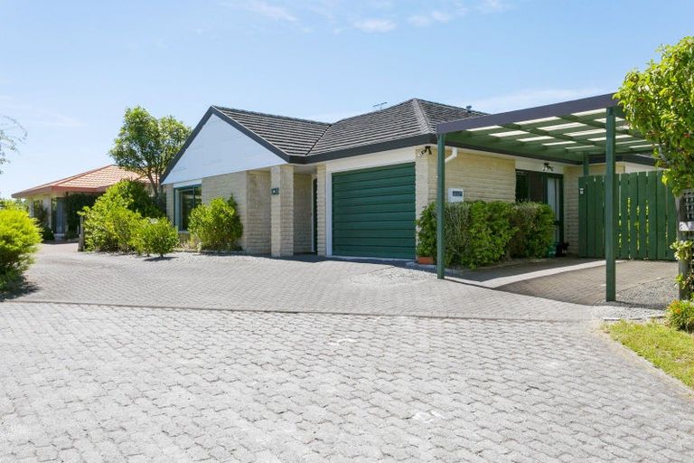 Photo of property in 30 Fairview Terrace, Waipahihi, Taupo, 3330