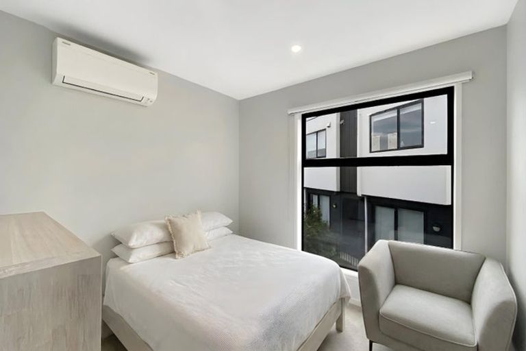 Photo of property in 24 Tima Lane, Mangere Bridge, Auckland, 2022
